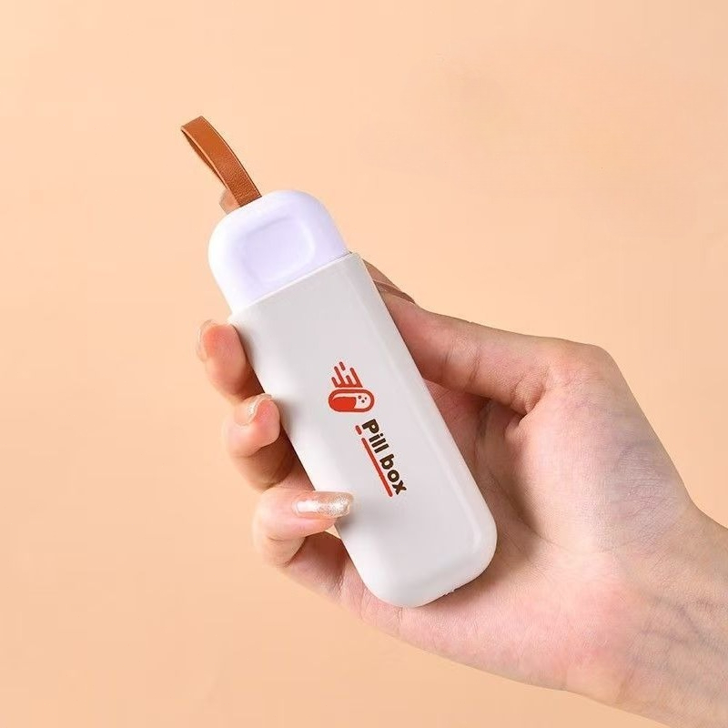علبة أدوية محمولة وملونة بثلاث - مراجعة Health & Wellness Unlimited وسعره